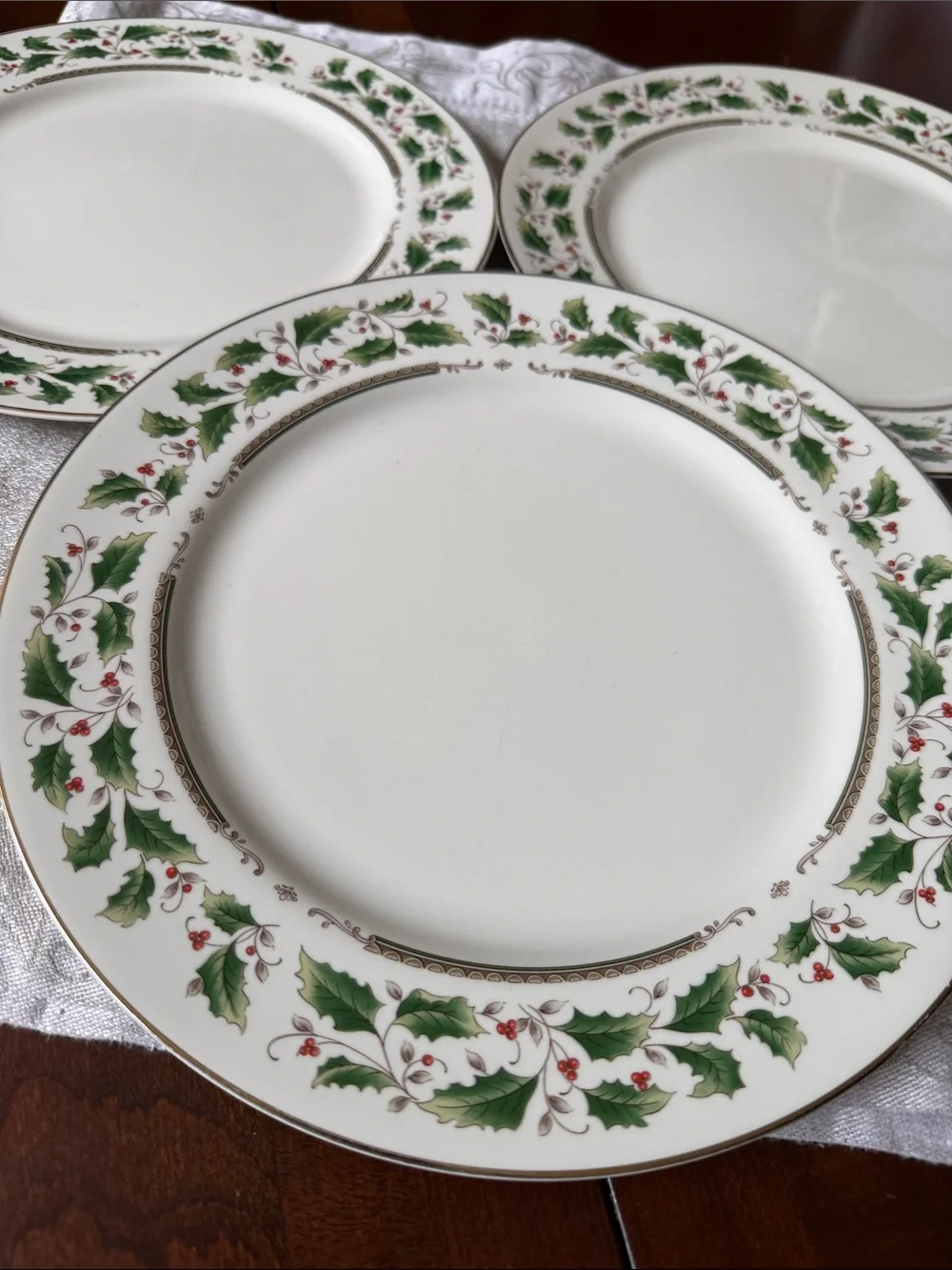 Set of 3 dinner plates Royal Limited Holly Holiday ca 1987 Berry & Leaf pattern
